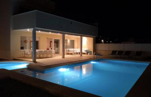 Preciosa villa con piscina, jardín y vistas al mar WIFI - Foto 74