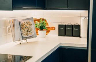 Modern Central 2 Bed Apartment with Parking - Photo 16