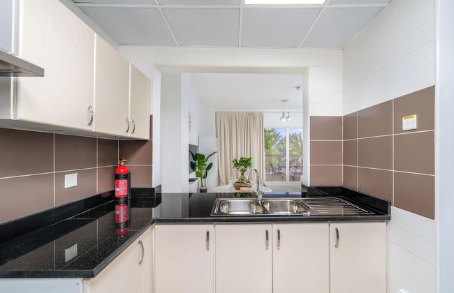 Marco Polo - Spacious Studio Lush View - Photo 16