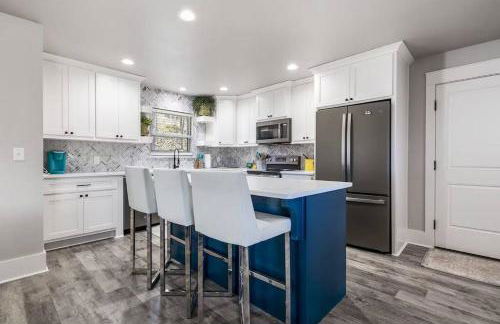 The Fox Den 4BR/3BA- Near HWY 12 Bridge-Lakefront - Foto 29