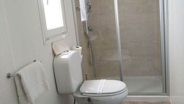 Modern Apartment in the Residence Rebi Village in Imperia-ex TUI - Foto 3, Baño