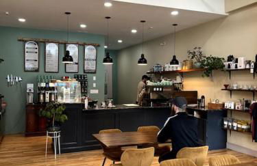 King Bed, Historic DTWN Hotel, Coffee Shop, Room # 202 - Foto 6