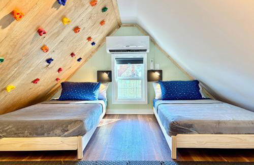 Family A-Frame, HotTub, FirePit, ClimbingWall, EVCharger, & More - Photo 33