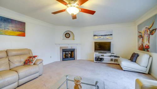 Fireside Gatherings Pet-Friendly Apollo Home - Photo 4