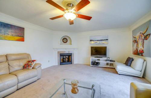 Fireside Gatherings Pet-Friendly Apollo Home - Photo 4