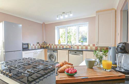 Huntsfield House- Stunning Modern 4 Bedroom House Suitable for Work and Leisure Stays - Foto 5