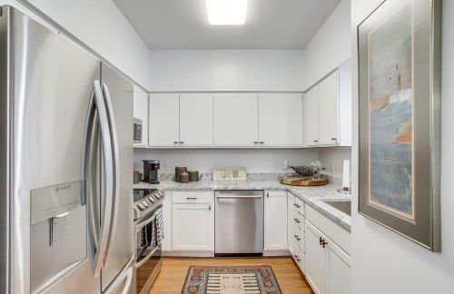 Walk to Lake Michigan - South Haven Condo! - Foto 8