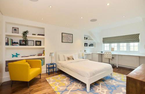 The Clapham Crib - Spacious 4BDR House with Patio - Photo 13