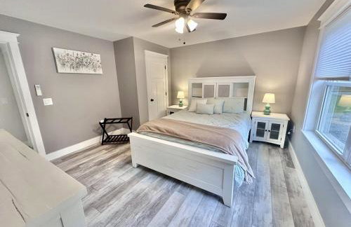 Luxury Waterfront Retreat with Hot Tub Near Acadia - Foto 3