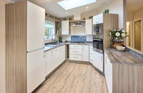 The Yorkshire Burrow Lodge with Hot Tub - Foto 9