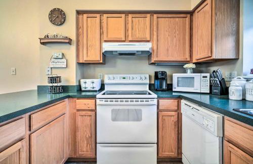 Hike, Bike and Swim Mountain Escape with Deck - Foto 14