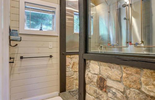 Lakefront Cottage with Dock, Hot Tub and Fire Pit - Foto 23