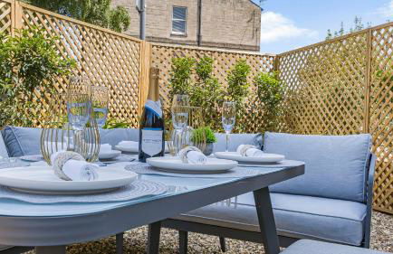 Elegant Garden Apartment, Private Parking & EV Charger, Walk to Town - Foto 4