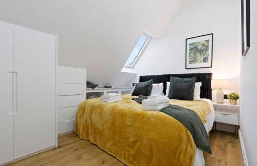 Beautiful Home, Free Parking For Large Groups Sleeps 10 Book Now! - Foto 3