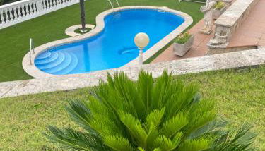 4 Bed Villa - Sleeps 8 - Pool - HotTub - Garden - Foto 5