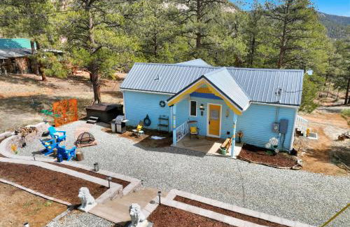 Timeless Pineview Cottage Hot Tub & Pet Friendly - Photo 38