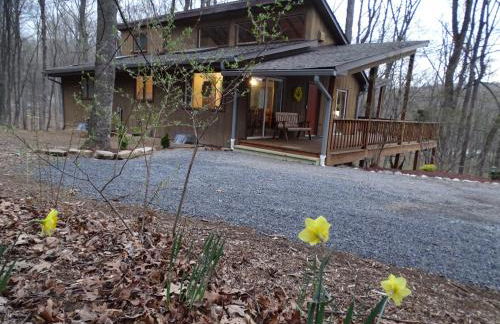 Ma-ple Haven --Wifi, Fireplace, Deck, Fire Pit, Family Friendly, Game Room, Pool Access - Foto 2