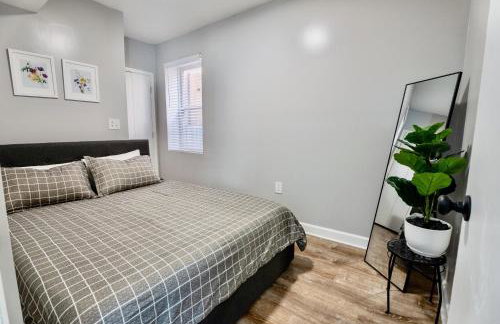 Stylish & Bright Gem Overlooks Lovely Park with Great Amenities - Foto 14