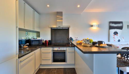 Centre St Tropez - 2 Pièces -Clim Piscine Parking - Photo 2