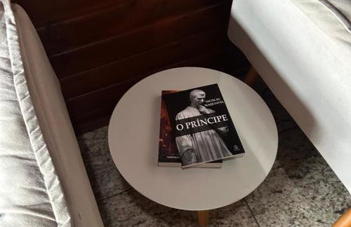 Chalé com PISCINA Privativa, com 2 QUARTOS, ESTACIONAMENTO em Condomínio com PORTARIA 24h, Sauna, Quadras, 3 PISCINAS no condomínio, Pesca e Parquinho Infantil - SmarTV na sala de estar, TV na área CHURRASQUEIRA, Wi-Fi e Cozinha Completa - Foto 67