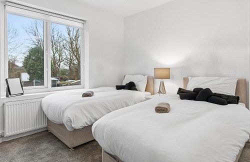 Lovely 4b Stay- Ideal for Contractors & Families - Photo 17