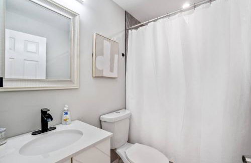 Walk to the stadium, downtown, West St - close to everything - Foto 24