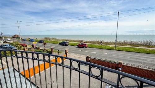 Oceanfront 4BR Beach Retreat - Foto 3