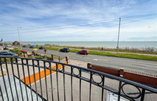 Oceanfront 4BR Beach Retreat - Foto 3