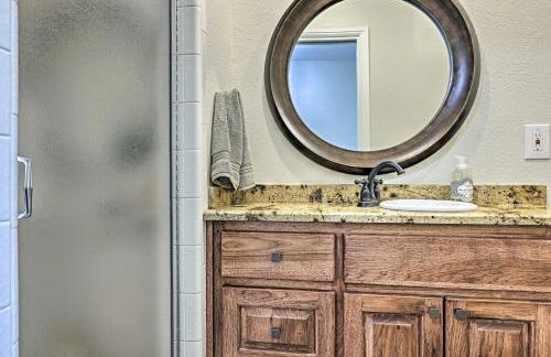 Modern Townhome with Patio, Next Door to Resort - Foto 17