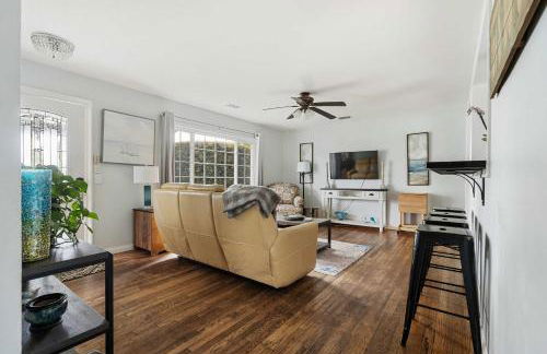 O-Side Beach Bungalow with Jaccuzi Blocks to beach - Photo 29