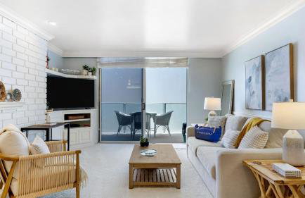 Oceanfront Gem w Balcony Pool Hot Tub Carbon Beach Access Bluewater Haven by AvantStay - Photo 7