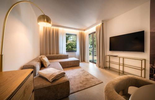 goldfinger + suites - Photo 7