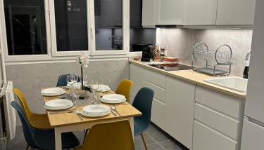 PARIS-MONTROUGE Magnifique Appartement 2 pièce de 56m2 - très cosy pour 1 à 6 personnes refait à neuf - ENTIRE APARTMENT LUXIRIOUS AND WARM - Montrouge Paris 14ème - Proche Aéroport Orly & Parc Expositions Porte de Versailles FREE WIFI GRATUIT - Foto 3