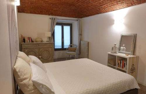 "Lo charme" a 5 minuti a piedi da Ospedale,Teatro Coccia ed Universita',a 30 minuti dai Laghi e 40 minuti da Milano - Foto 17