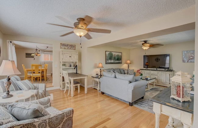 3 Bedroom Downtown with Firepit - Photo 20