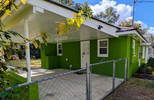 Kitchen, Laundry & Fenced Yard - Foto 19