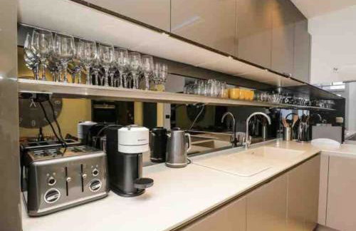 Bank Chambers in Bowness with Hot Tub and Lake Access - Photo 32