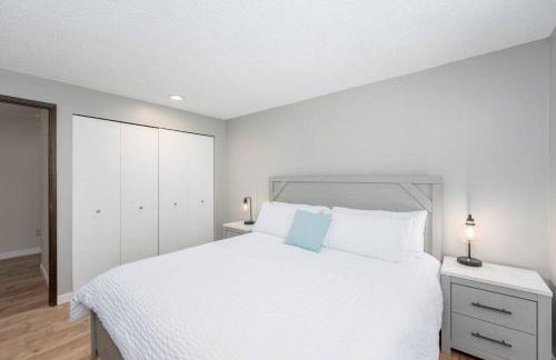 Edgewater Paradise HotTub Private Dock & Game Room - Foto 33