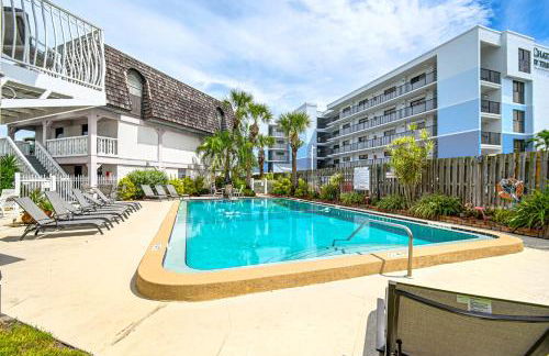Steps to Sand Condo with Pool Access in Cocoa Beach - Foto 3