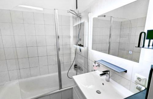 Charming, Newly & High quality equipped apartment with quiet balcony in fantastic location - Ready to move in - Foto 11