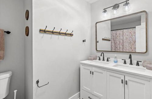 Ranch Home Gem 5BR Home Sleeps 12 with Game Room - Foto 31