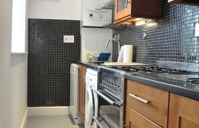 Bright 1 Bedroom Flat Perfect for City Getaway - Photo 5