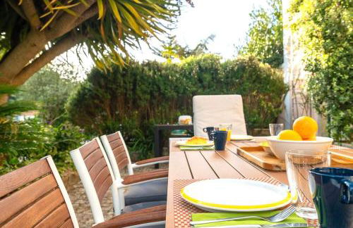 Charming Coastside Villa - Photo 10