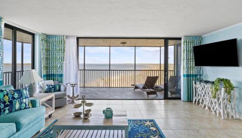 Stunning Waterfront Residence with Panoramic Water Views - Foto 1