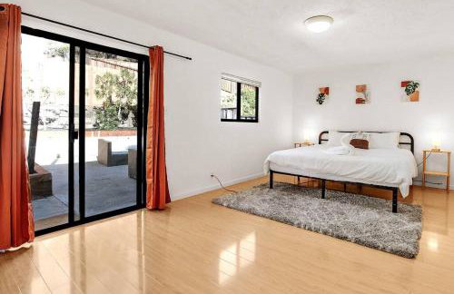 King Suite, 5 Queen beds Spacious Modern Home - Foto 16