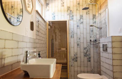 Siedlisko na wydmach, sauna,podgrzewane jacuzzi,domki klimatyzowane,starlink internet,parking - Photo 68