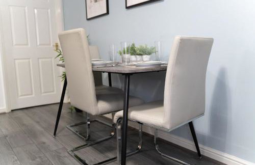 2 Bed Apt with free parking on driveway and free Wi-Fi - Photo 18