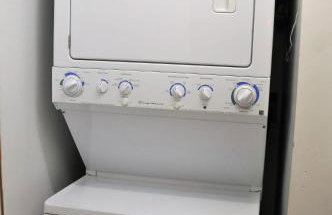 3 br Spacious Home in Ideal Location w Free Parking Back Yard Pets Welcome - Foto 37