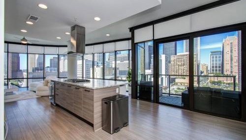 Downtown Luxury High-Rise with Panoramic Views - Foto 1