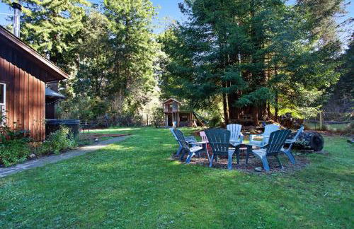 Tree-lined Home with Hot Tub Firepit & Large Yard - Photo 30